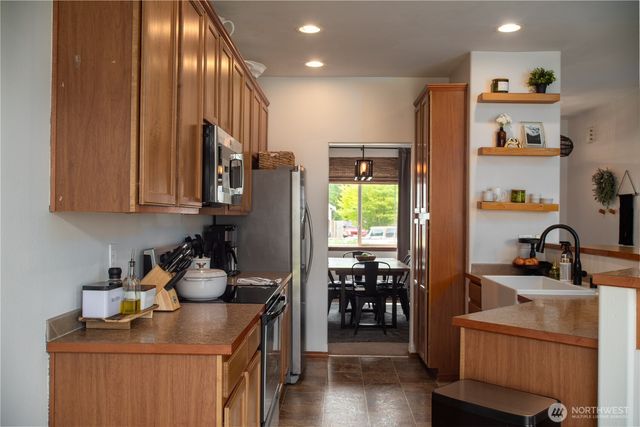 922 Grinnell Avenue SW, Orting, WA 98360