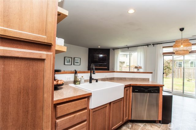 922 Grinnell Avenue SW, Orting, WA 98360