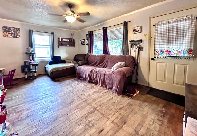 614 W 34th Street, Anderson, IN 46013