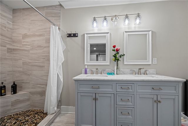 318 S Pine Street, Walhalla, SC 29691