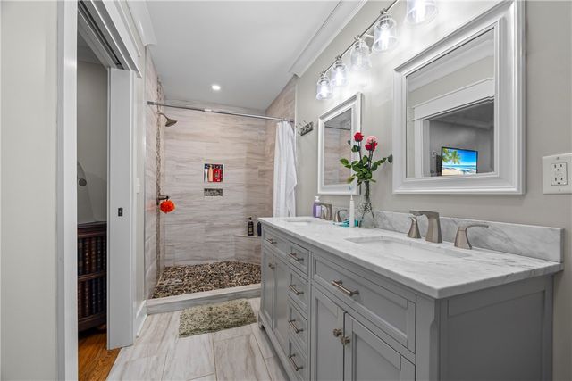 318 S Pine Street, Walhalla, SC 29691