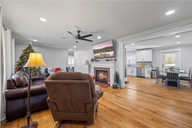 318 S Pine Street, Walhalla, SC 29691