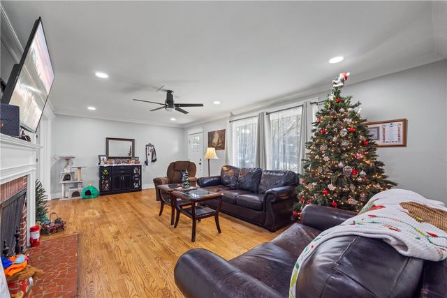 318 S Pine Street, Walhalla, SC 29691