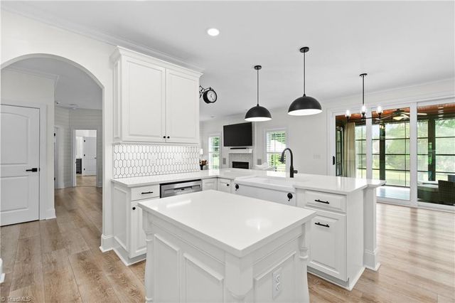 207 Pinnacle Drive, High Point, NC 27265