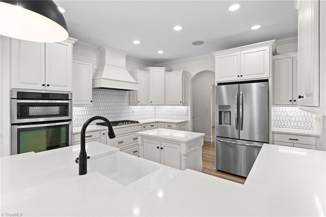 207 Pinnacle Drive, High Point, NC 27265