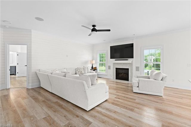 207 Pinnacle Drive, High Point, NC 27265