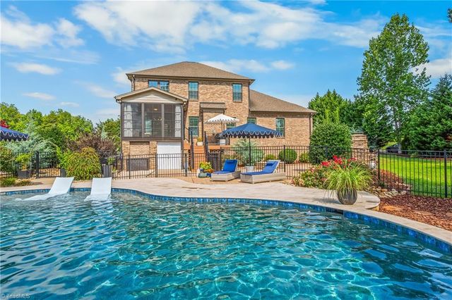 207 Pinnacle Drive, High Point, NC 27265