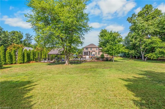 207 Pinnacle Drive, High Point, NC 27265