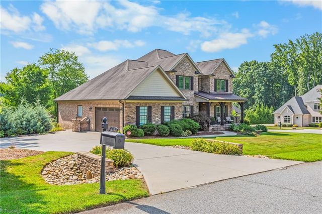 207 Pinnacle Drive, High Point, NC 27265