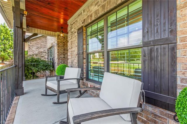 207 Pinnacle Drive, High Point, NC 27265