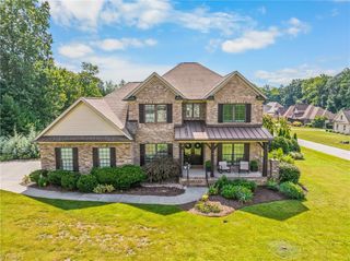 207 Pinnacle Drive, High Point, NC 27265