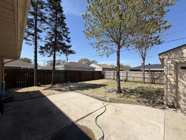 1010 Shorecrest DRIVE, Racine, WI 53402