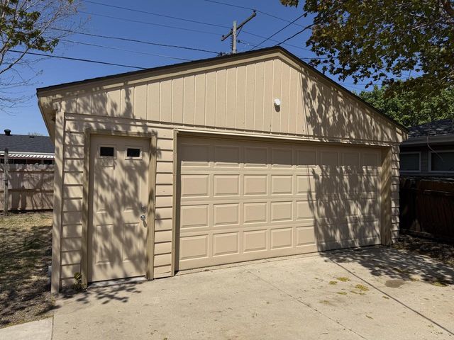 1010 Shorecrest DRIVE, Racine, WI 53402