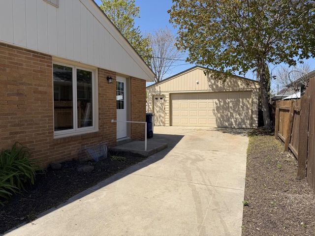 1010 Shorecrest DRIVE, Racine, WI 53402
