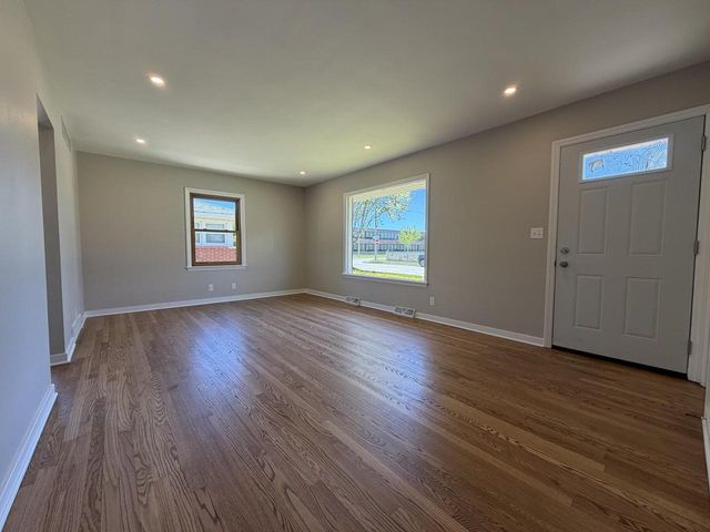 1010 Shorecrest DRIVE, Racine, WI 53402