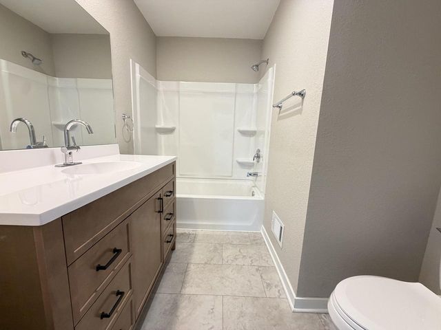 1010 Shorecrest DRIVE, Racine, WI 53402