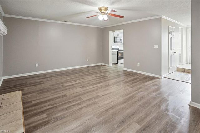 417 Falling LN, Virginia Beach, VA 23454