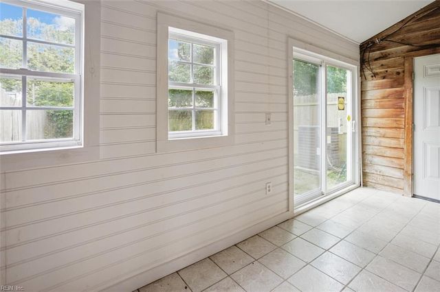 417 Falling LN, Virginia Beach, VA 23454