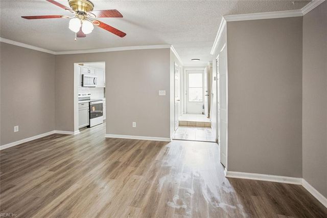417 Falling LN, Virginia Beach, VA 23454
