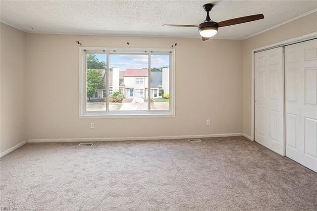 417 Falling LN, Virginia Beach, VA 23454