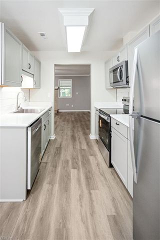 417 Falling LN, Virginia Beach, VA 23454