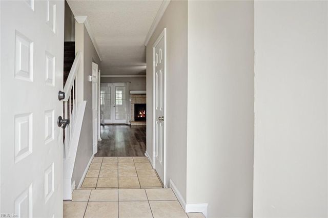 417 Falling LN, Virginia Beach, VA 23454