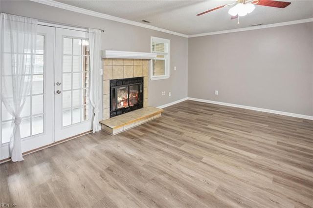 417 Falling LN, Virginia Beach, VA 23454