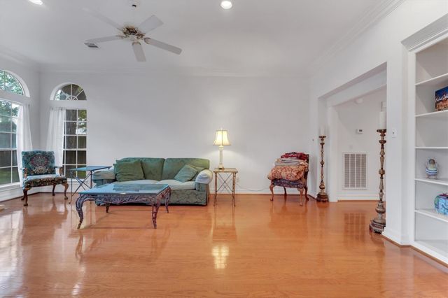 1038 Trapper Hill Drive, Houston, TX 77077