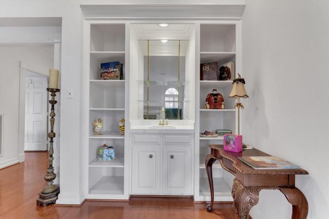 1038 Trapper Hill Drive, Houston, TX 77077
