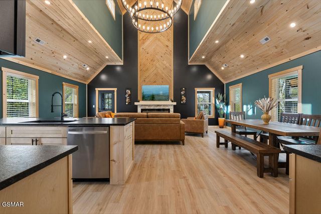1357 N Baden Drive, Gatlinburg, TN 37738