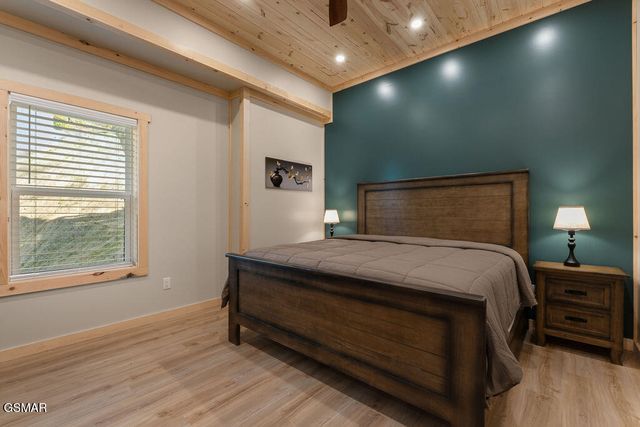 1357 N Baden Drive, Gatlinburg, TN 37738