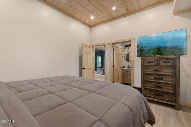 1357 N Baden Drive, Gatlinburg, TN 37738