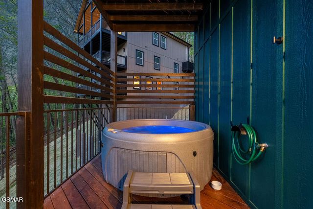 1357 N Baden Drive, Gatlinburg, TN 37738