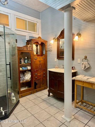 404 S Commerce Street, Natchez, MS 39120