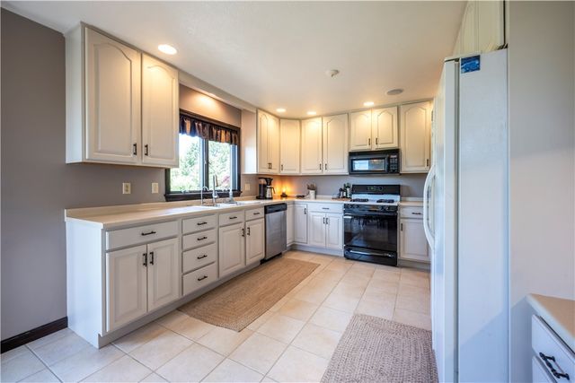 2804 Harvest Lane, North Huntingdon, PA 15642