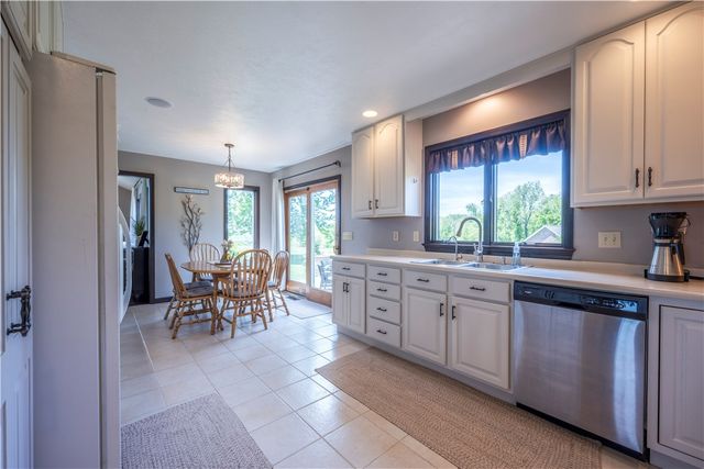 2804 Harvest Lane, North Huntingdon, PA 15642