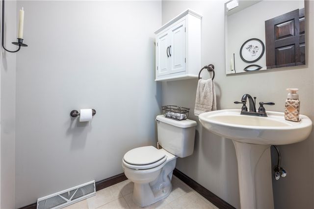 2804 Harvest Lane, North Huntingdon, PA 15642