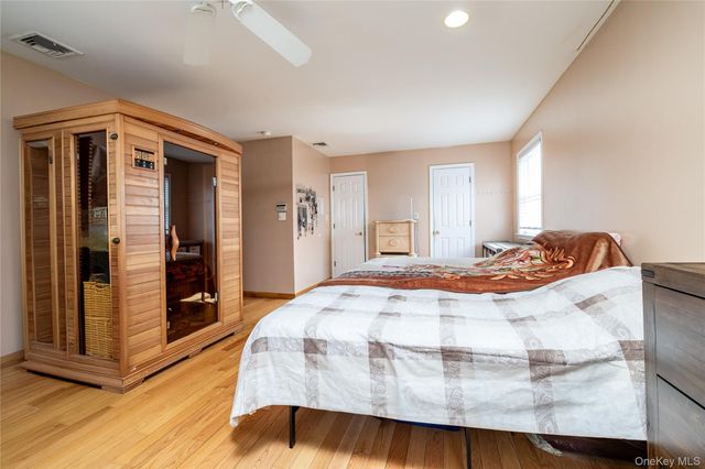 458 E Pine Street, Long Beach, NY 11561