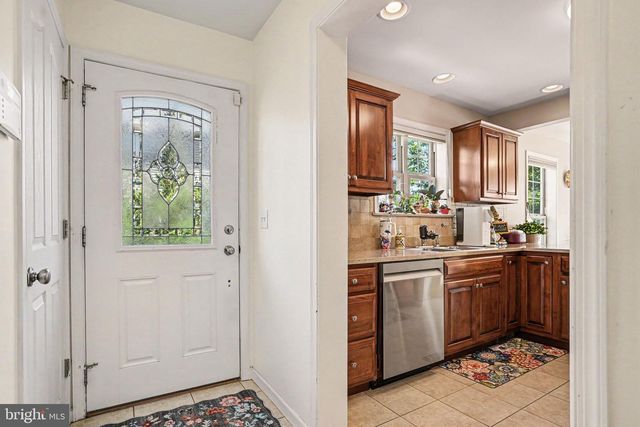 2648 AMANDA DR, Harrisburg, PA 17112