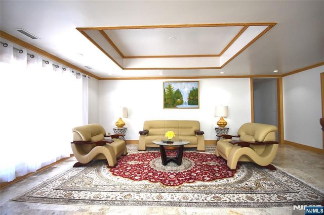91 Chestnut Ridge Road, Saddle River, NJ 07458