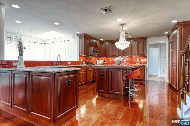 91 Chestnut Ridge Road, Saddle River, NJ 07458