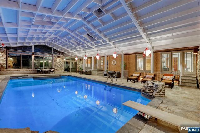 91 Chestnut Ridge Road, Saddle River, NJ 07458