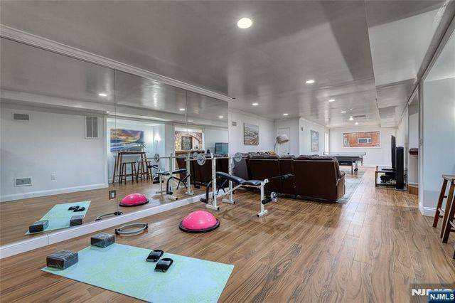 91 Chestnut Ridge Road, Saddle River, NJ 07458