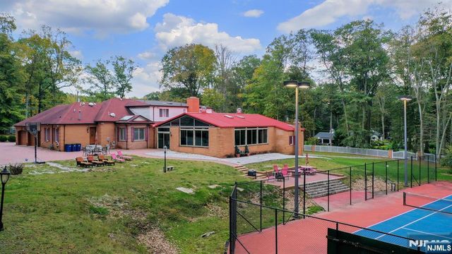 91 Chestnut Ridge Road, Saddle River, NJ 07458