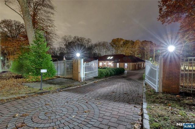 91 Chestnut Ridge Road, Saddle River, NJ 07458