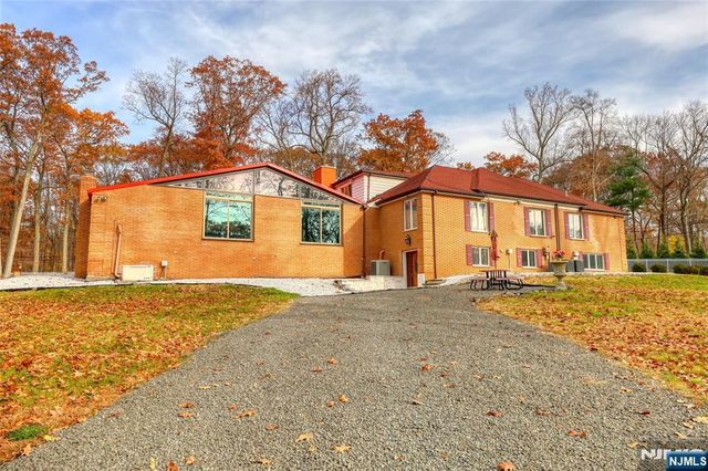 91 Chestnut Ridge Road, Saddle River, NJ 07458