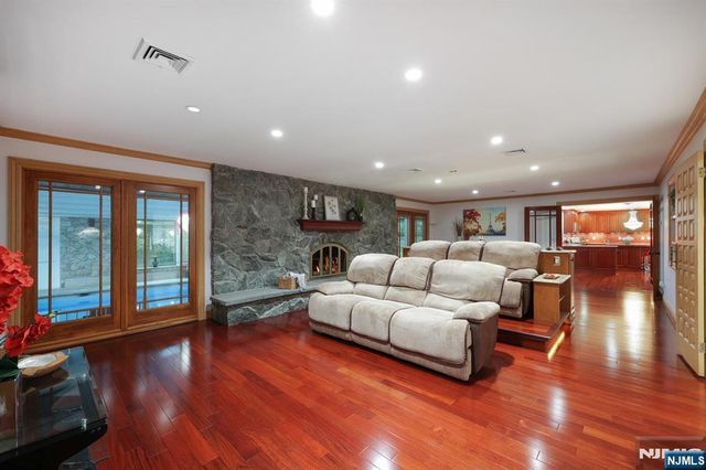 91 Chestnut Ridge Road, Saddle River, NJ 07458