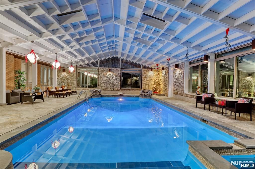 91 Chestnut Ridge Road, Saddle River, NJ 07458