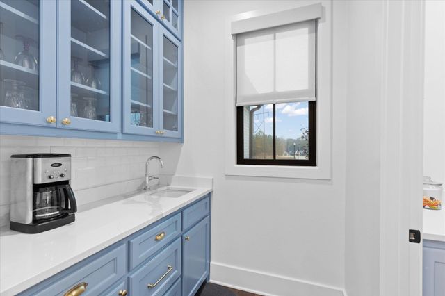 211 Ella Kate Dr., Longview, TX 75605