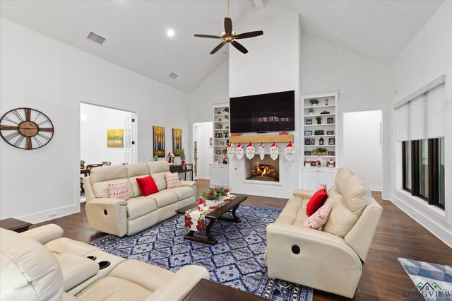 211 Ella Kate Dr., Longview, TX 75605